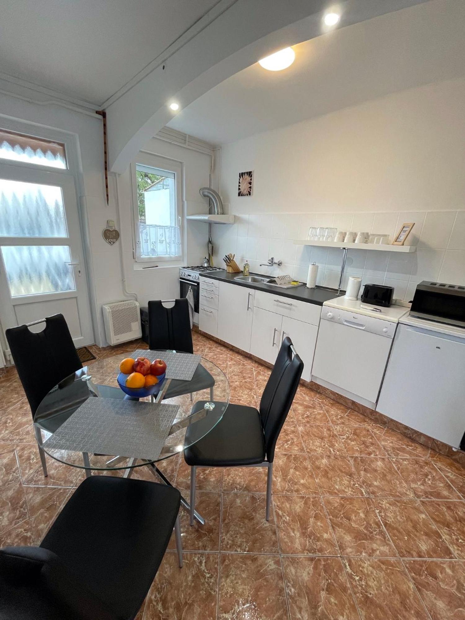 Var-Lak Apartman Балатонфюзфе Екстер'єр фото